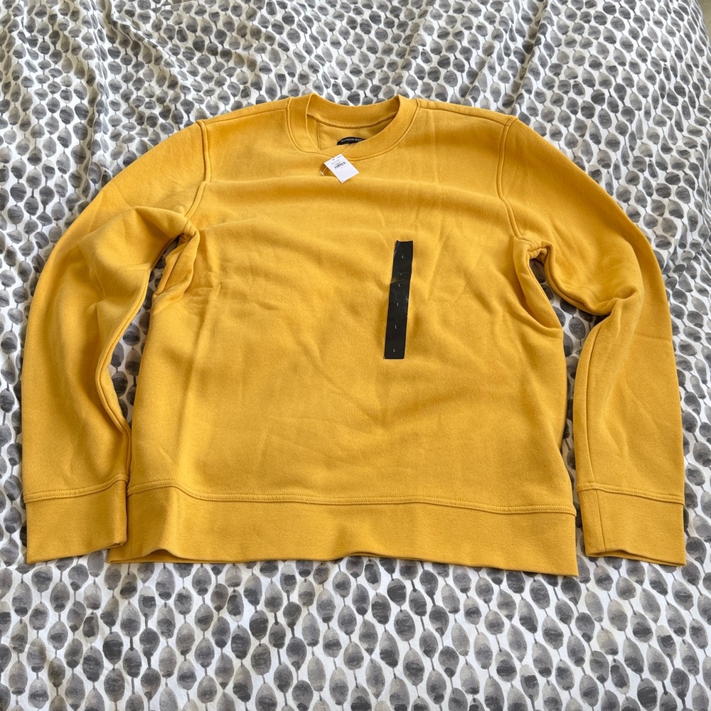 NWT Supersoft Yellow Crewneck Sweatshirt Large